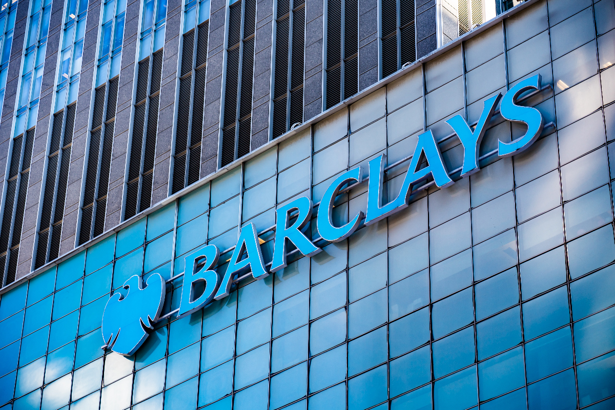 Barclays reverses branch cuts as bank managers return to high street